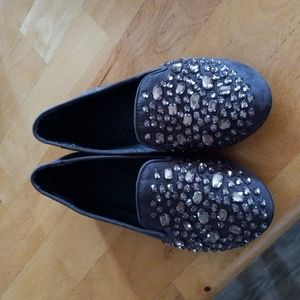 Simply Vera, size 6med, gray suede, with rhinestones, gently worn